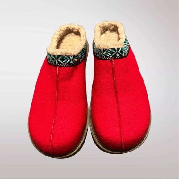 G.C Vibrant Red Slippers with Soft Lining and Decorative Collar Size 6 - Picture 2 of 3